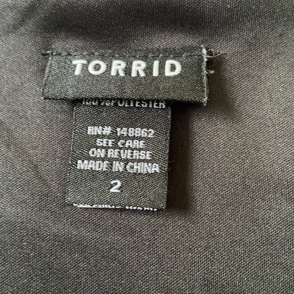 Torrid Bohemian Black Floral V-Neck Blouse Peplum Wide Bell Sleeves Size 2​ - Picture 3 of 13